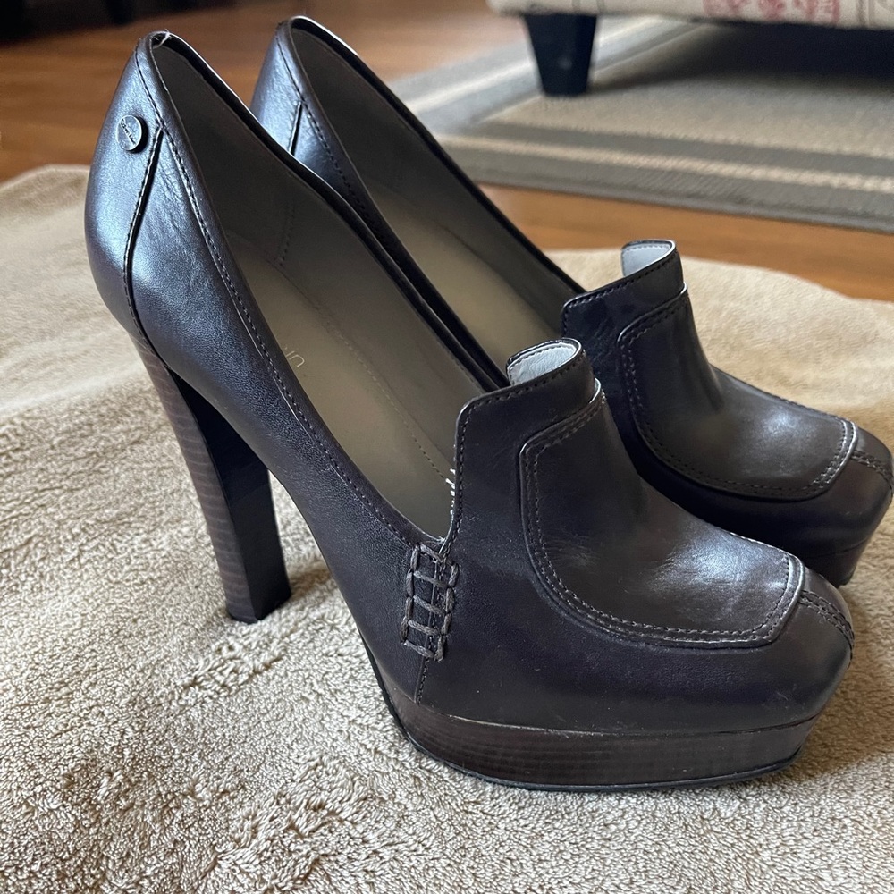 Calvin Klein brown leather pumps